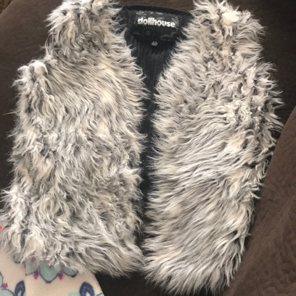 Girls size 5/6 vest - Picture 3 of 3